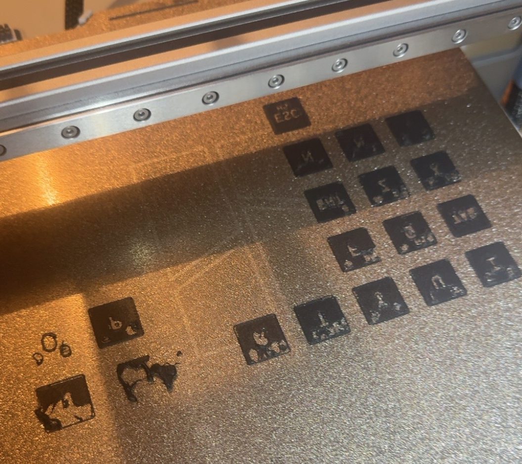 最初の印刷でキーキャップの文字周辺が剥がれた様子