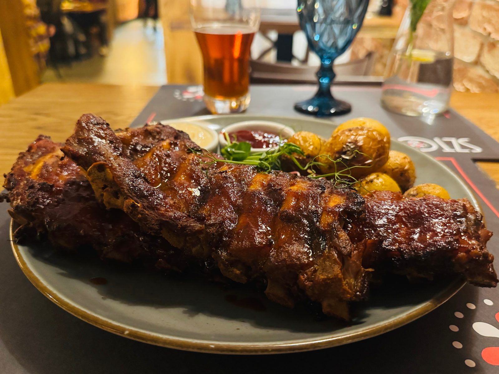 豚肉500gとアンバーエール